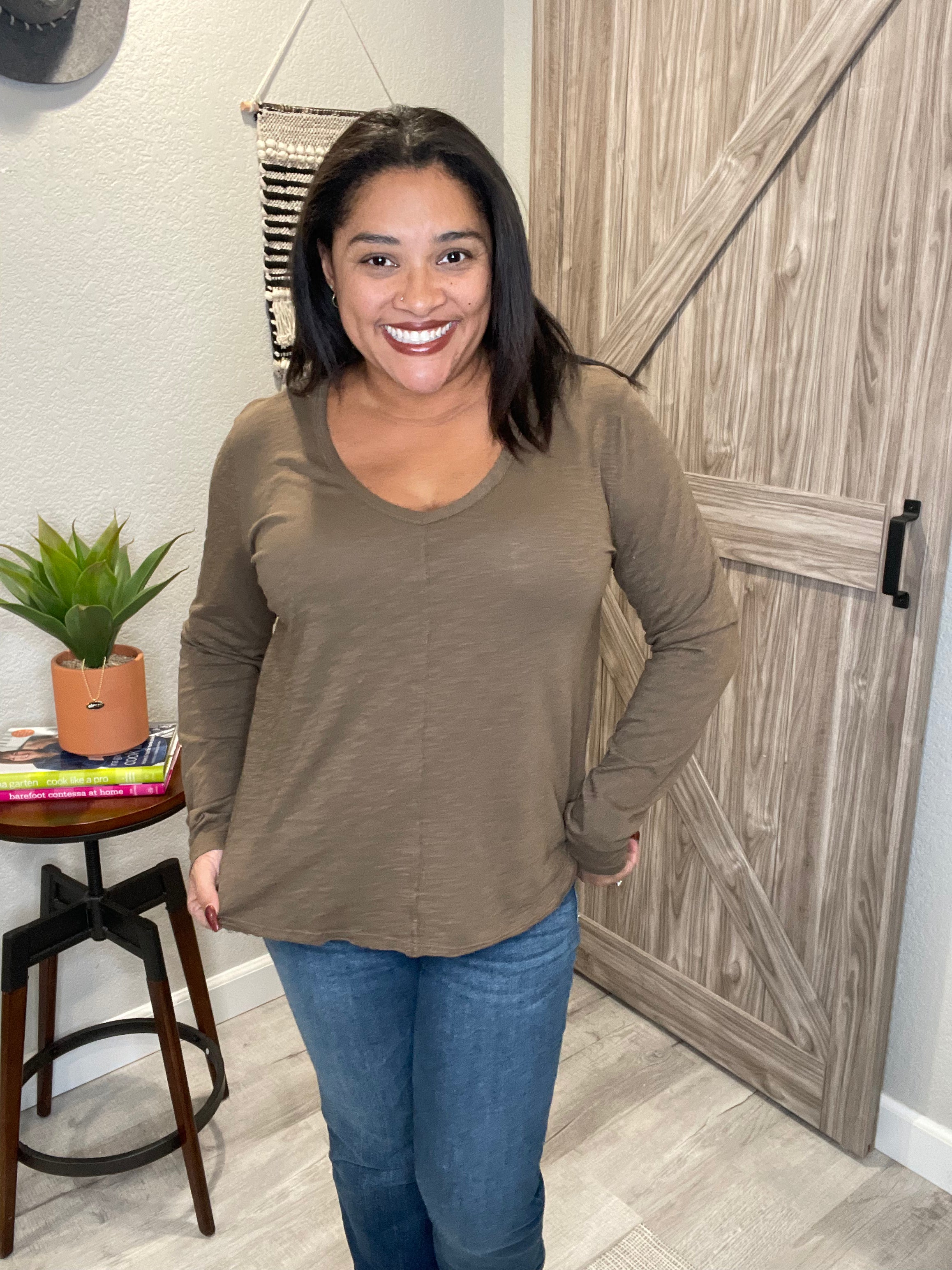 Bobi Center Seam V Neck Tee