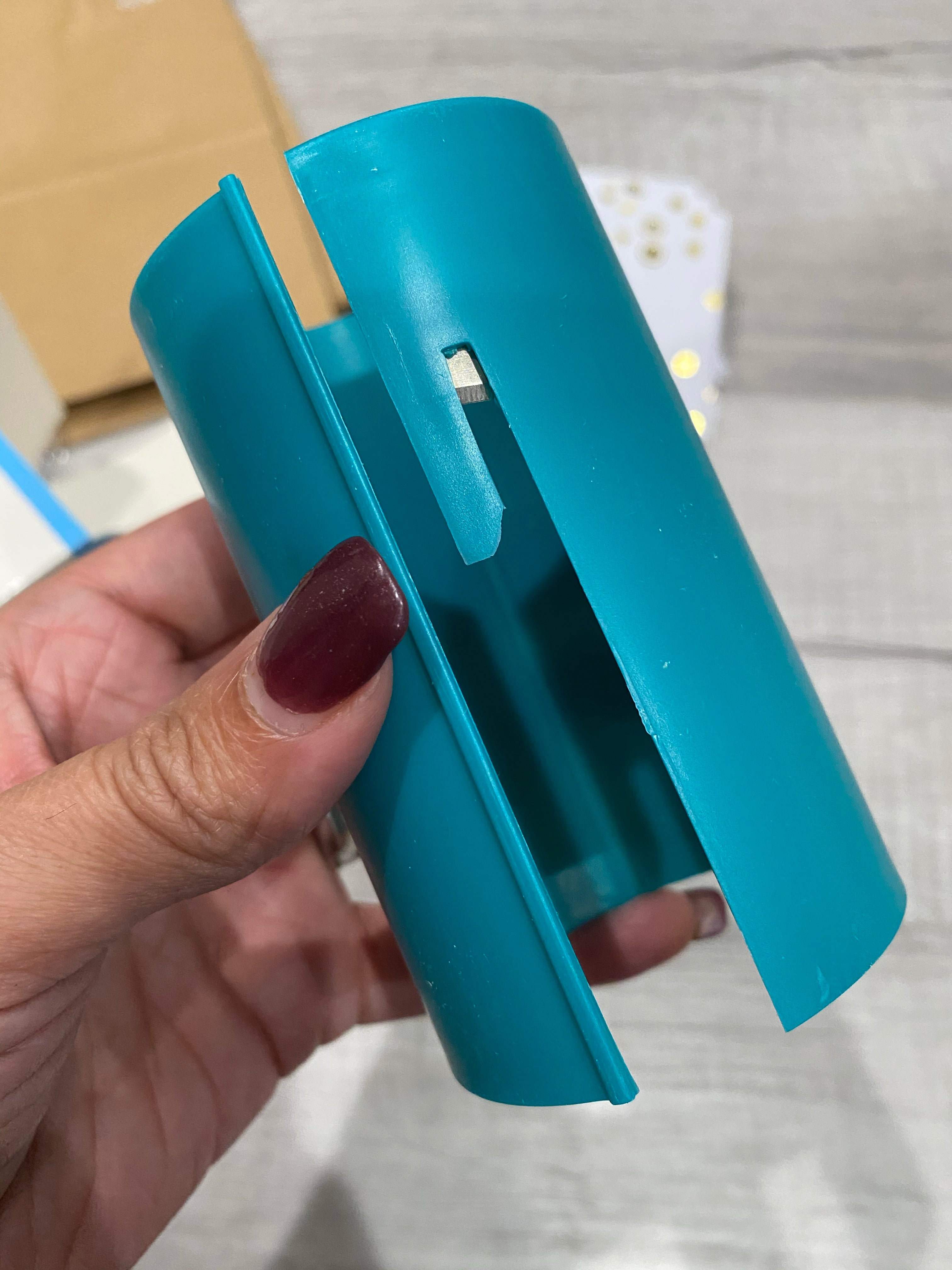 Wrapping paper cutter – Sips and Samples